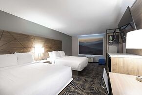 Rodeway Inn & Suites near Outlet Mall - Asheville