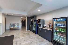 Rodeway Inn & Suites near Outlet Mall - Asheville