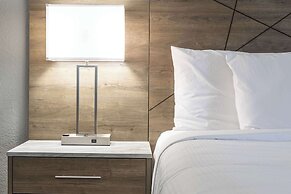 Rodeway Inn & Suites near Outlet Mall - Asheville