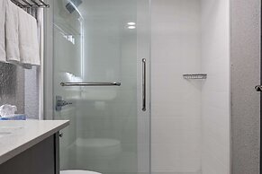 Rodeway Inn & Suites near Outlet Mall - Asheville