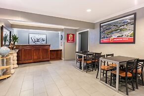 Super 8 by Wyndham Arlington Near AT&T Stadium