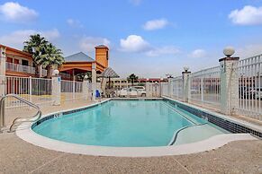 Super 8 by Wyndham Galveston