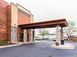 Quality Inn & Suites Arden Hills - Saint Paul North