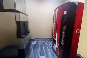 Super 8 by Wyndham Pasadena