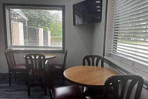 Super 8 by Wyndham Pasadena