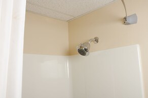 Dutch Inn and Suites
