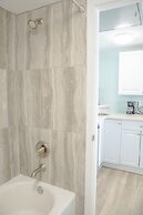 Sea And Breeze Hotel And Condo