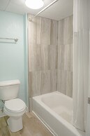 Sea And Breeze Hotel And Condo