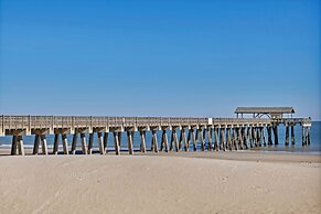 Sea And Breeze Hotel And Condo