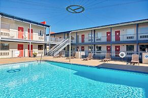 Sea And Breeze Hotel And Condo