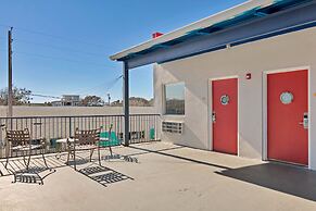 Sea And Breeze Hotel And Condo