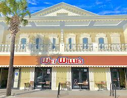 Sea And Breeze Hotel And Condo