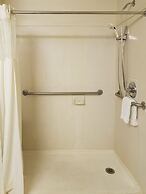 Quality Inn & Suites Charleston - Civic Center