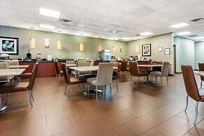 Quality Inn & Suites Charleston - Civic Center