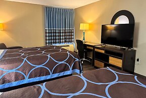 Super 8 by Wyndham Booneville