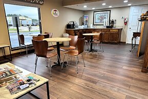 Super 8 by Wyndham Booneville