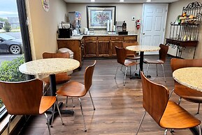 Super 8 by Wyndham Booneville
