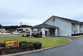 Super 8 by Wyndham Booneville