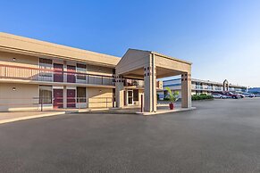 Super 8 by Wyndham Commerce