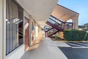 Super 8 by Wyndham Commerce