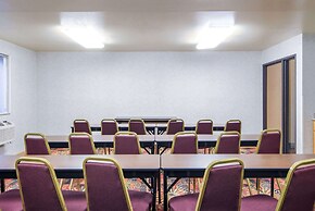 Super 8 by Wyndham Wheeling WV