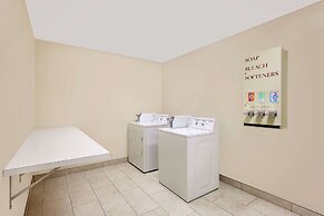 Super 8 by Wyndham Lebanon