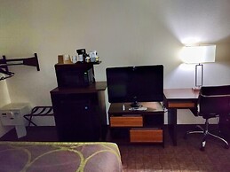 Super 8 by Wyndham Lebanon