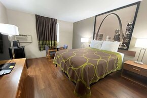 Super 8 by Wyndham Eureka/Six Flags Nearby
