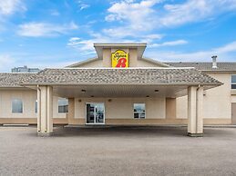 Super 8 by Wyndham Meadow Lake
