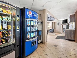 Super 8 by Wyndham Meadow Lake