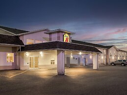 Super 8 by Wyndham Meadow Lake