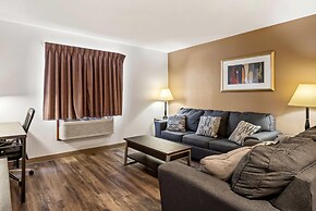 Econo Lodge Inn and Suites