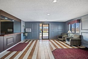 Econo Lodge Inn and Suites