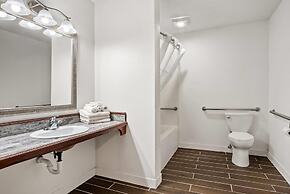 Econo Lodge Inn and Suites