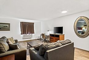 Econo Lodge Inn and Suites