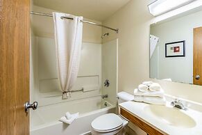 Econo Lodge Inn and Suites