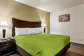 Econo Lodge Inn and Suites