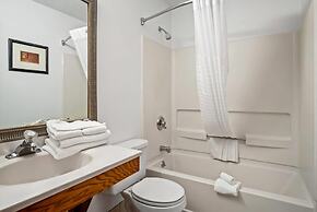 Econo Lodge Inn and Suites