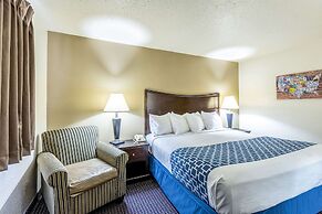 Econo Lodge Inn and Suites