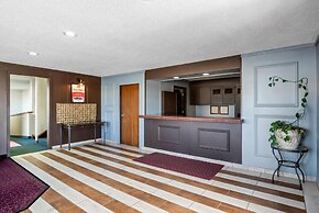 Econo Lodge Inn and Suites