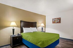 Econo Lodge Inn and Suites