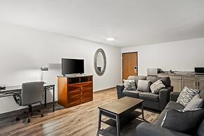 Econo Lodge Inn and Suites