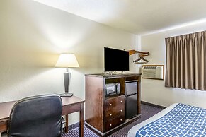 Econo Lodge Inn and Suites