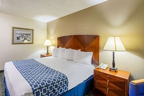 Econo Lodge Inn and Suites