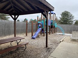 Super 8 by Wyndham Houghton Lake