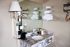 Super 8 by Wyndham Clarksville East