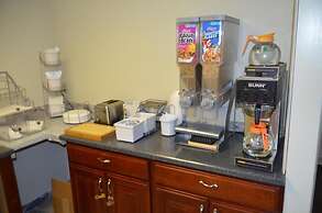 Super 8 by Wyndham Clarksville East