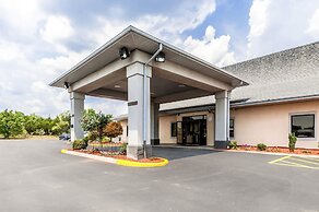 Econo Lodge Inn & Suites
