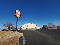 Super 7 Inn