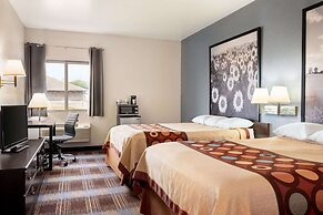 Super 8 by Wyndham Holton